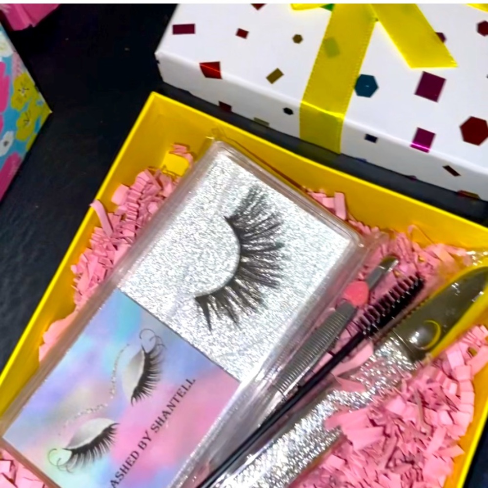 Eyelashes and magnetic glue